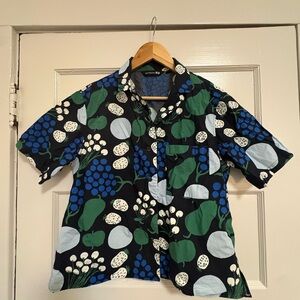 Uniqlo x Marimekko Dark Floral Short Sleeve Button Down Shirt